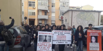 Cagliari, fiaccolata in memoria di Manuela Murgia: “Insieme per la giustizia”