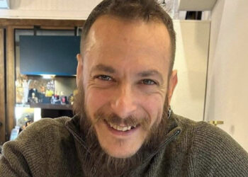 Operaio di 35 anni muore schiacciato da una porta blindata