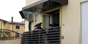 Ragazzo di 19 anni trovato morto in una sala slot: è giallo