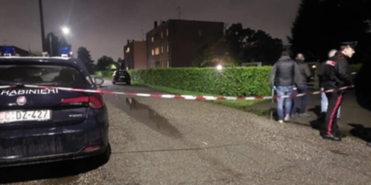 Donna di 55 anni uccisa a coltellate, il marito bloccato col taser