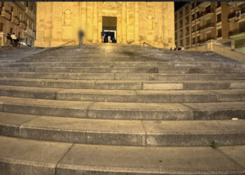 Cagliari, scalinate di Sant’Anna ripulite dai ragazzi e dalle ragazze della movida del sabato sera