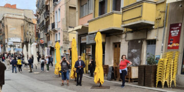 Gesù risorto e la processione de “S’Incontru” nel corso in mezzo agli ombrelloni: dov’erano i vigili urbani per far rispettare l’ordinanza?
