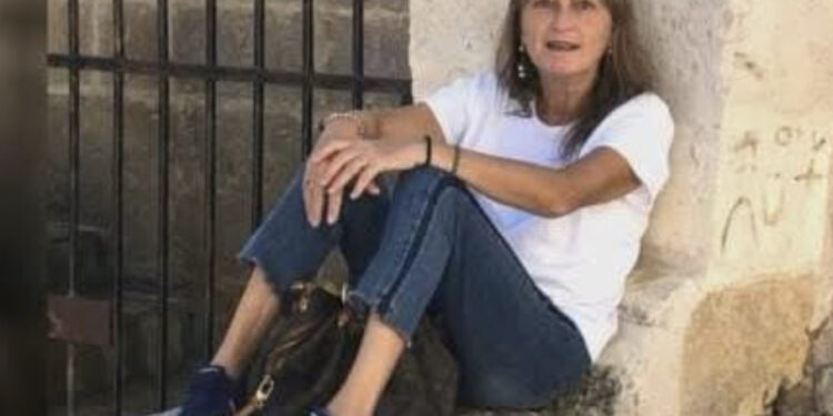 Tragico incidente domestico: 62enne muore incastrata sotto il  letto contenitore