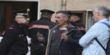 Novantenne spara al  vicino e all’imbianchino a causa dei rumori, poi si toglie la vita