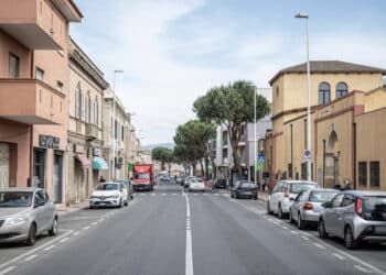 Pirri, auto pirata investe uno scooter e fugge via senza fermarsi