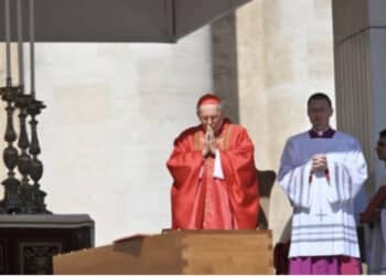 Papa Francesco, il Cardinale Re: “Un Papa fra la gente, si è donato fino all’ultimo”