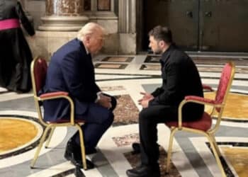 La foto storica: Trump e Zelensky, incontro prima dei funerali di Papa Francesco