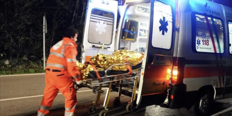 Precipitano dal tetto di un casolare: morto un 14enne, gravissimo l’amico 13enne