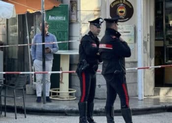 Lite davanti ad una pizzeria finisce in tragedia: morti tre ragazzi, due feriti