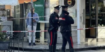 Lite davanti ad una pizzeria finisce in tragedia: morti tre ragazzi, due feriti