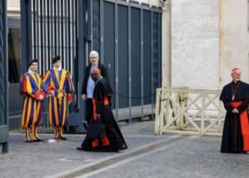 Conclave, il via il 7 maggio: resta il nodo Becciu