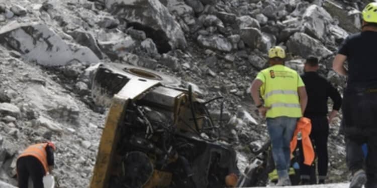 Tragedia sul lavoro, operaio di 59 anni  muore cadendo in una cava