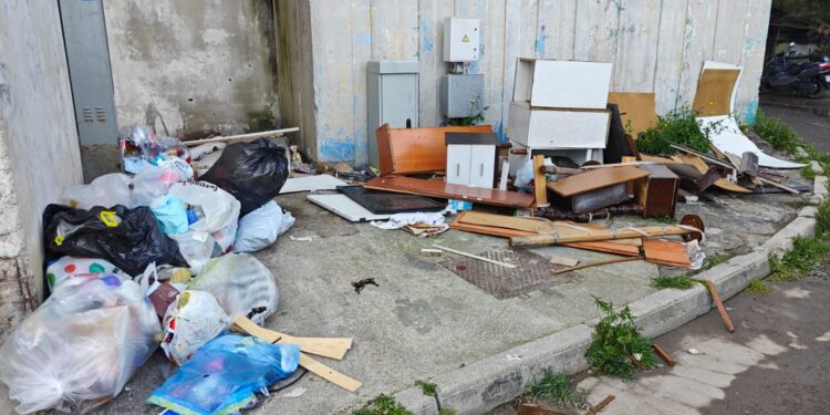 Cagliari, pulizia straordinaria nel quartiere di Sant’Elia