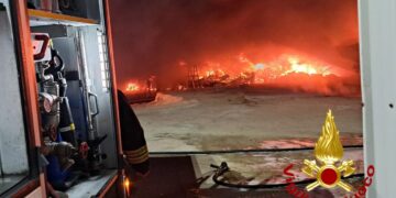 A fuoco nella notte un cantiere nautico a Olbia, è un attentato