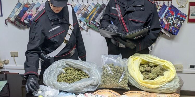 Selargius, in casa due chili di droga e 27mila euro in contanti: 46enne nei guai