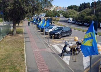 Cagliari, polemiche al Brotzu per l’invasione di bandiere sindacali: “Sembra la curva sud di uno stadio”