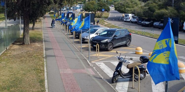 Cagliari, polemiche al Brotzu per l’invasione di bandiere sindacali: “Sembra la curva sud di uno stadio”