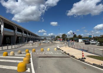 Sarà rivoluzione all’aeroporto di Cagliari, pronti 250 nuovi posti auto con tariffa giornaliera: addio al Free Park per i passeggeri (VIDEO)