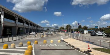 Sarà rivoluzione all’aeroporto di Cagliari, pronti 250 nuovi posti auto con tariffa giornaliera: addio al Free Park per i passeggeri (VIDEO)