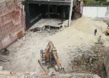Cinema Alfieri demolito a Cagliari, progettista e costruttori nei guai: il VIDEO delle ruspe che buttarono giù il teatro