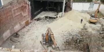 Cinema Alfieri demolito a Cagliari, progettista e costruttori nei guai: il VIDEO delle ruspe che buttarono giù il teatro
