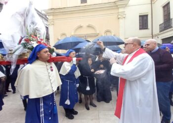 Addio a Papa Francesco, l’arcivescovo Baturi: “Tra le immagini che ci restano, ricordo il primo viaggio del Papa a Cagliari”