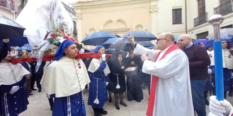 Addio a Papa Francesco, l’arcivescovo Baturi: “Tra le immagini che ci restano, ricordo il primo viaggio del Papa a Cagliari”