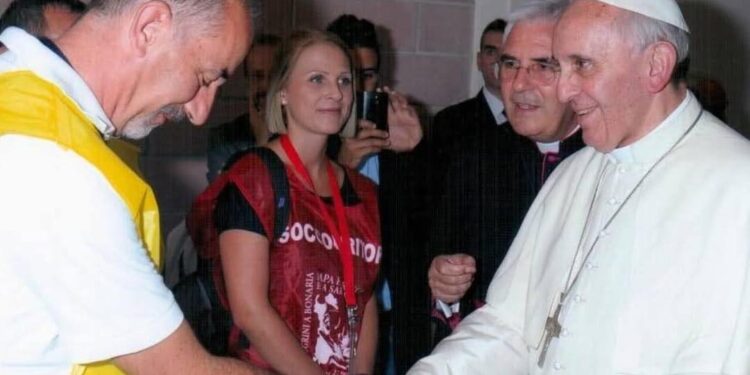 Papa Francesco, il ricordo del medico Luigi Cadeddu: “Un grande uomo, non dimenticherò mai il suo sorriso”