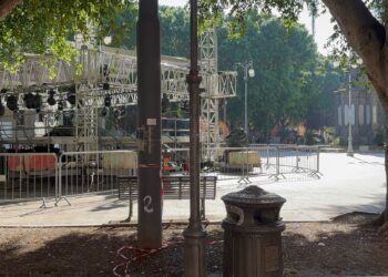 Inferno piazza del Carmine: torna la paura dopo la nuova aggressione con furto di monopattino (VIDEO)