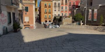 Piazza Sant’Eulalia, benvenuti nell’epicentro della malamovida: “Aggressioni continue, abbiamo paura” (VIDEO)