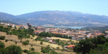 Accarezzano un agnellino e vengono minacciati con un coltello: momenti di terrore per due anziani a Tula