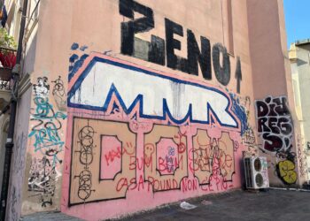 La piaga dei graffiti continua ad imperversare in città, ecco la situazione nel quartiere Castello (VIDEO)