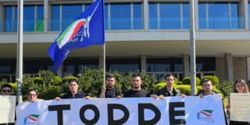 Flash mob a Cagliari, Gioventù Nazionale “licenzia” la presidente Todde: “Eolico e finanziaria, che disastro: si dimetta”