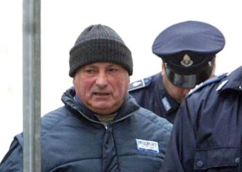 La chiesa gremita, la concelebrazione, il manifesto e tutta Orgosolo per l’addio a Mesina