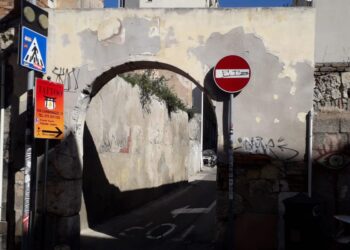 Cagliari, c’è da restaurare il portico di Palabanda: chiude la circolazione nel Corso
