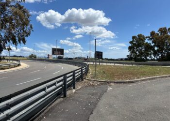 Addio ai parcheggi gratuiti di due ore all’aeroporto, ora la rotonda dei furbetti in Via dei Trasvolatori diventerà tappa fissa