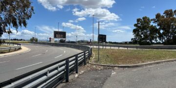 Addio ai parcheggi gratuiti di due ore all’aeroporto, ora la rotonda dei furbetti in Via dei Trasvolatori diventerà tappa fissa