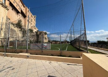 Cagliari, c’erano una volta i campi sportivi di Terrapieno: ora sono chiusi con i lucchetti, ignorati dal Comune (VIDEO)