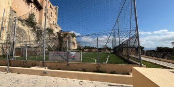 Cagliari, c’erano una volta i campi sportivi di Terrapieno: ora sono chiusi con i lucchetti, ignorati dal Comune (VIDEO)