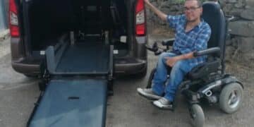 Gian Piero Loi, disabile dalla nascita: “Un’auto guasta, tanti debiti e una sola richiesta: aiutatemi a non restare chiuso in casa”