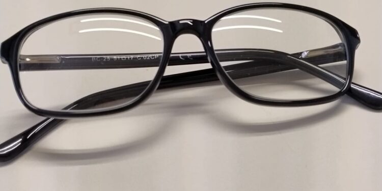 Cagliari, smarrisce occhiali da vista indispensabili per il lavoro: “Lauta ricompensa per chi dovesse trovarli”