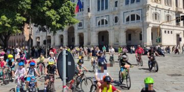 Cagliari, vince ancora la magia di Bimbinbici: la carovana festosa dei più piccoli colora la città