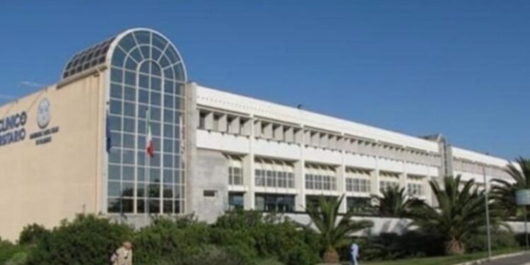 Trasferimento lampo del Centro HIV a Cagliari , scatta la protesta: “Siamo pazienti, non pedine”