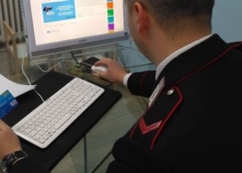 Sventata maxi truffa a Cagliari: lui finge di cascarci e li incastra