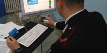 Sventata maxi truffa a Cagliari: lui finge di cascarci e li incastra