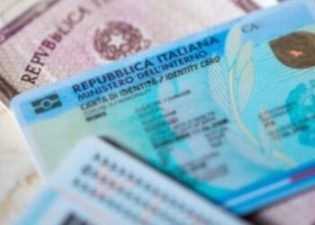 Cagliari, anziana in fila per un appuntamento a tre mesi in Comune: “Servizi al cittadino, un vero scandalo”