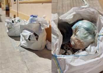 Cagliari, via Parini abbandonata al degrado: “Da ottobre tre enormi sacchi sul marciapiede”