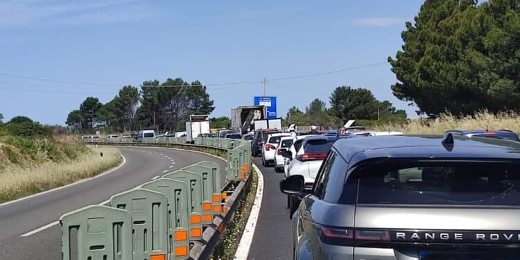 Cagliari, caos traffico sulla 554 tra Selargius e Dolianova: “In coda anche 20 minuti per un semaforo mal regolato”