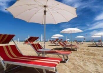 Al Poetto di Cagliari la stagione balneare parte col botto: tariffe stabili e prenotazioni in crescita