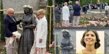 Gergei, una piazza avvolta da tante rose e una statua sorridente per Carlotta Dessì